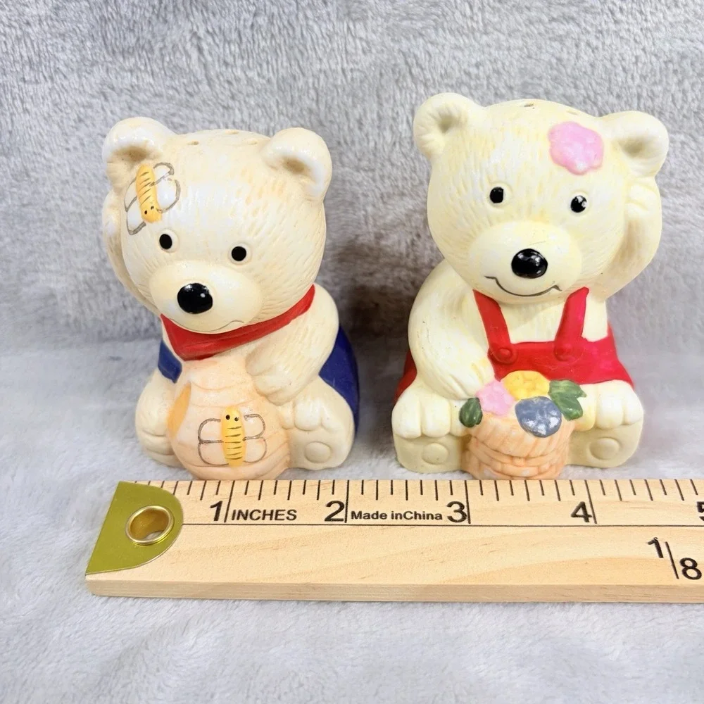 Vintage Teddy Bear Salt & Pepper Shakers Honey Bee, Flowers‎ 3